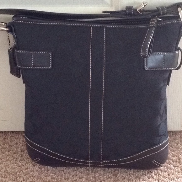 Small Black Signature SoHo Coach Shoulder Bag - Picture 4 of 4